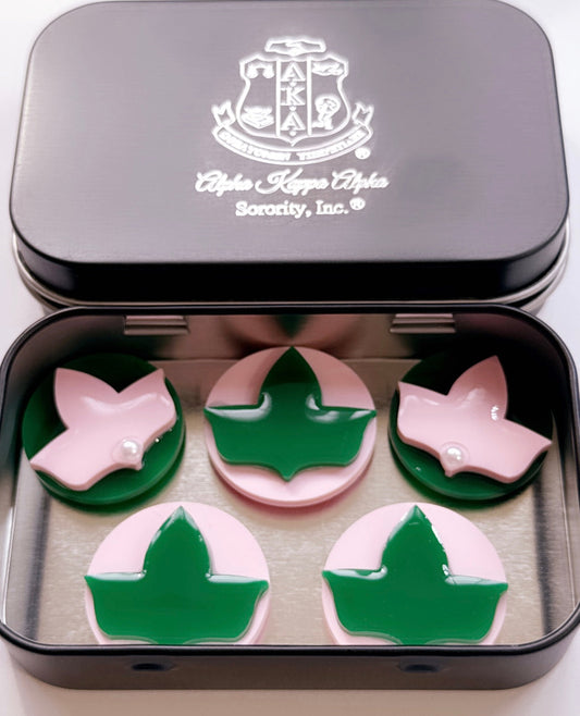 Tin case with Ivy Leaf shaped magnets.